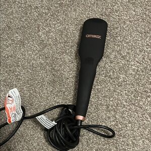 Amika straighten brush